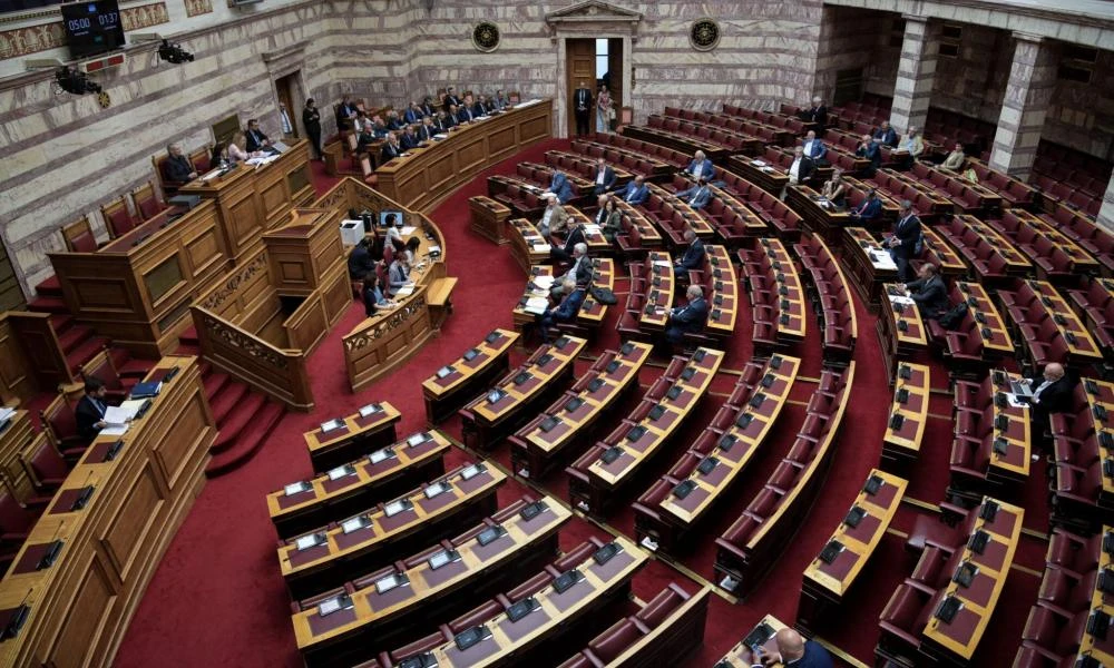 Βουλή: Κοινή τροπολογία αντιπολίτευσης για τους εποχικούς πυροσβέστες